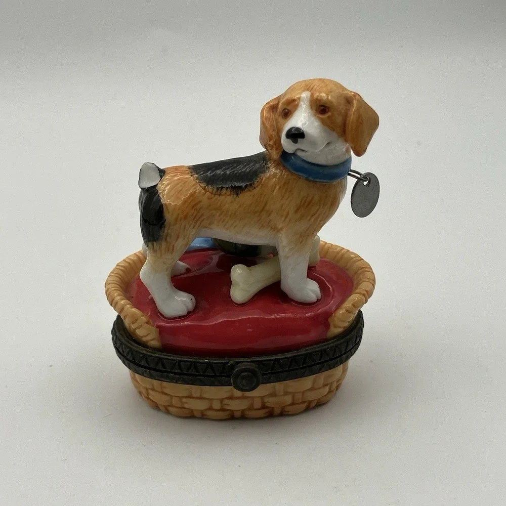 Beagle with Dog Tag Trinket Box / Damaged / Porcelain Hinged Midwest / No Tail
